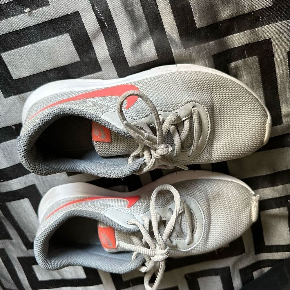 Nike Girls Tanjun Sneakers - Picture 3 of 8